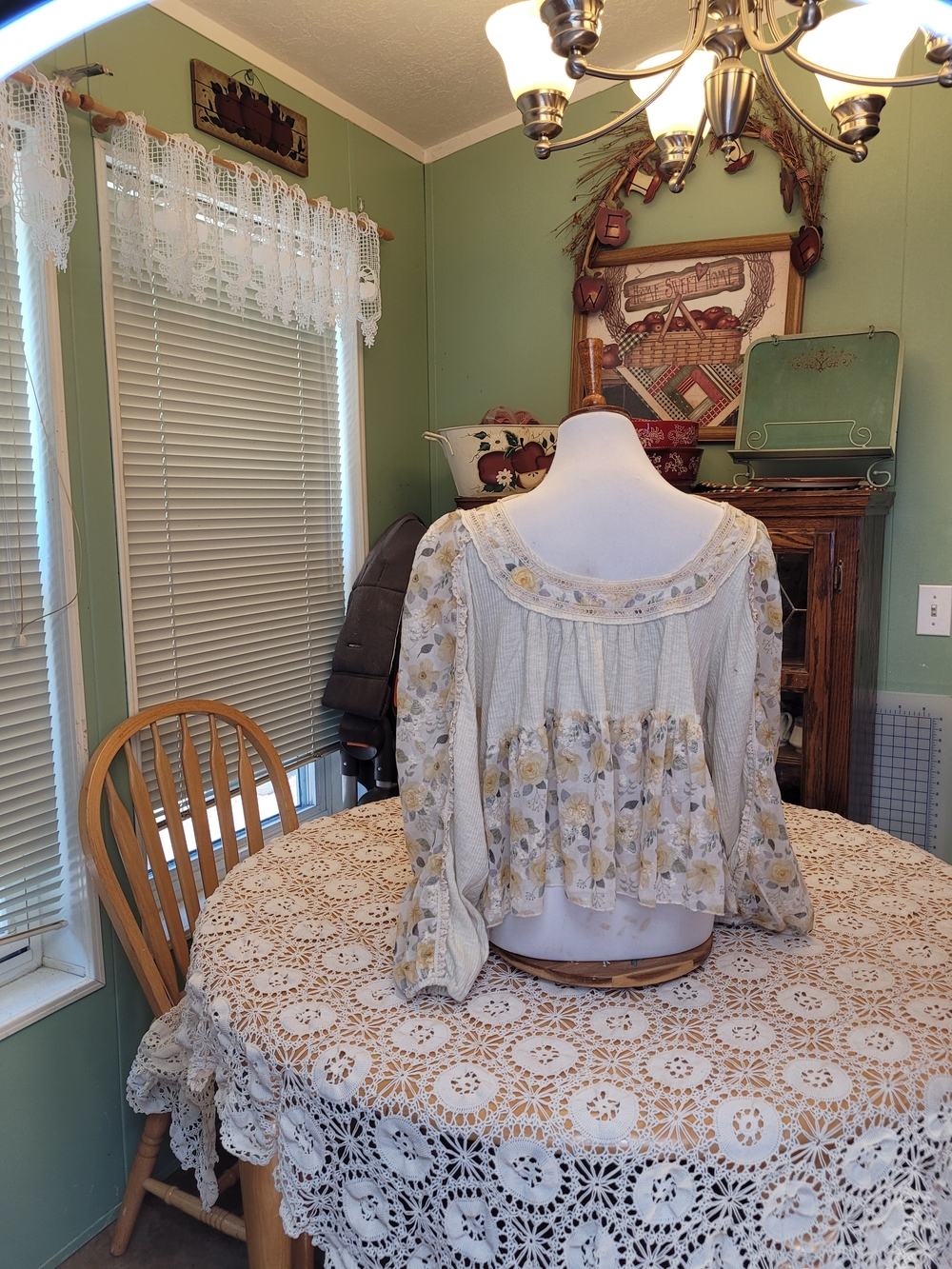 POL Boho Floral Lace-Trim Peasant Blouse - Cream with Yellow Floral NWOT - Picture 5 of 10